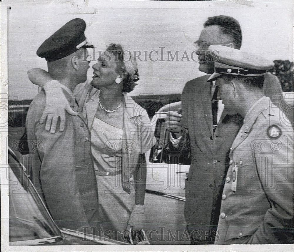 1957 Press Photo Col John C Nickerson Jr &amp; wife  for his court martial - Historic Images