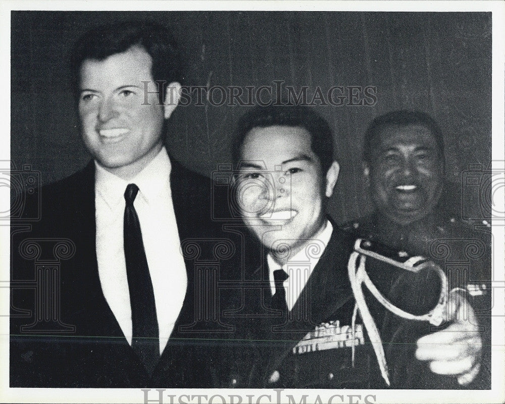 Press Photo Former Viet colonel Kham Minh Nguyen & Ted Kennedy - Historic Images