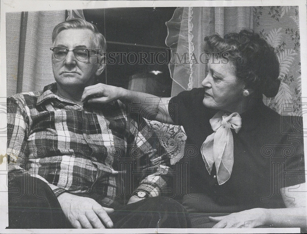 1959 Press Photo Captain Samuel R Nickerson Tugboat Skipper With Wife - Historic Images