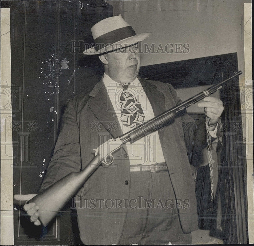 1950 Press Photo Detective Walter Nickerson Wayne Truman Coast Guard Shooting - Historic Images