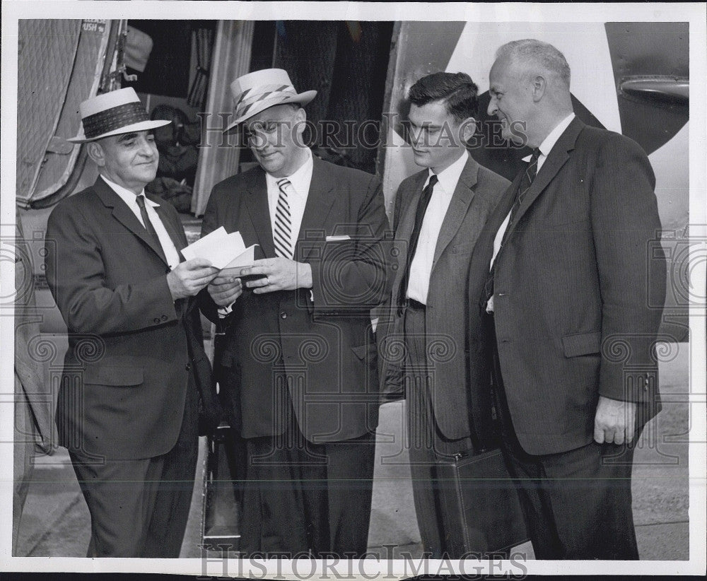 1958 Press Photo Lowell Nicholson Charles Mahoney Charles Hedges Senator - Historic Images