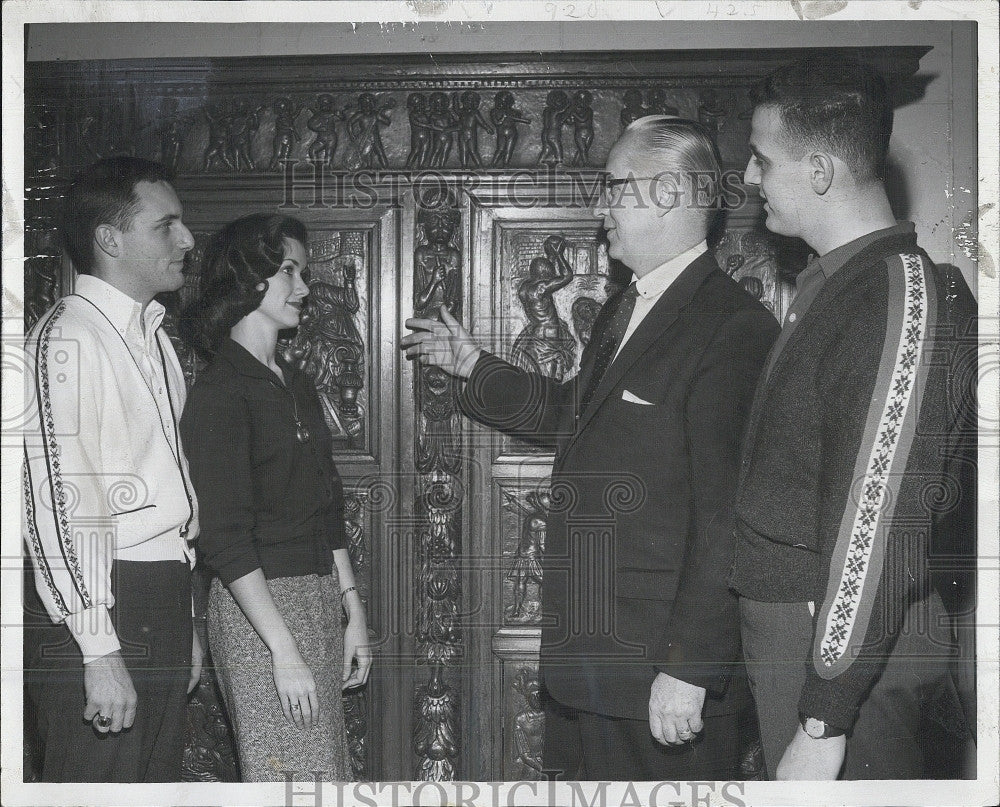 1959 Press Photo Dean Robert A Choate Richard Mazzueotelli Sylvia Marlett - Historic Images