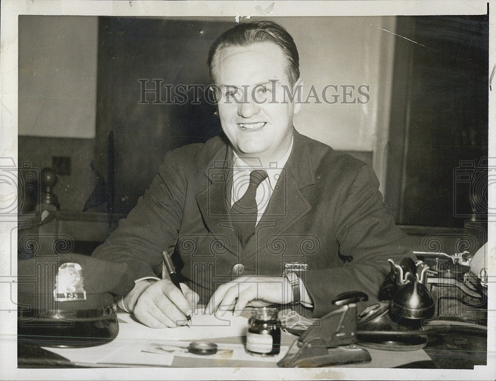 1947 Press Photo Eddie Casey, Cambridge Police - Historic Images