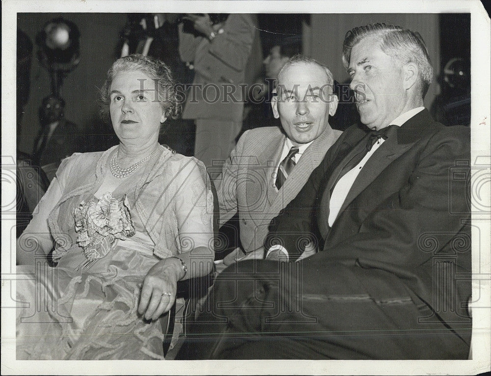 1941 Press Photo Mrs Henry A Wallace,Eugene Casey &amp; VP Henry A Wallace - Historic Images
