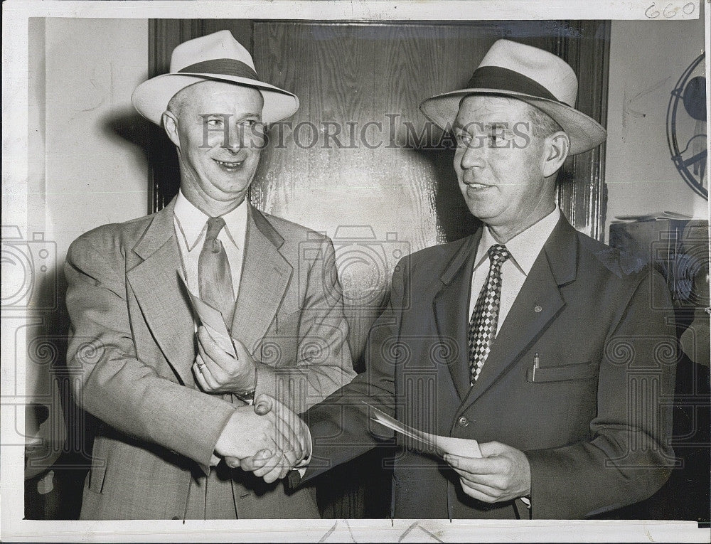 1954 Press Photo Boston police Det E Cashman &amp; Det T Mahoney - Historic Images