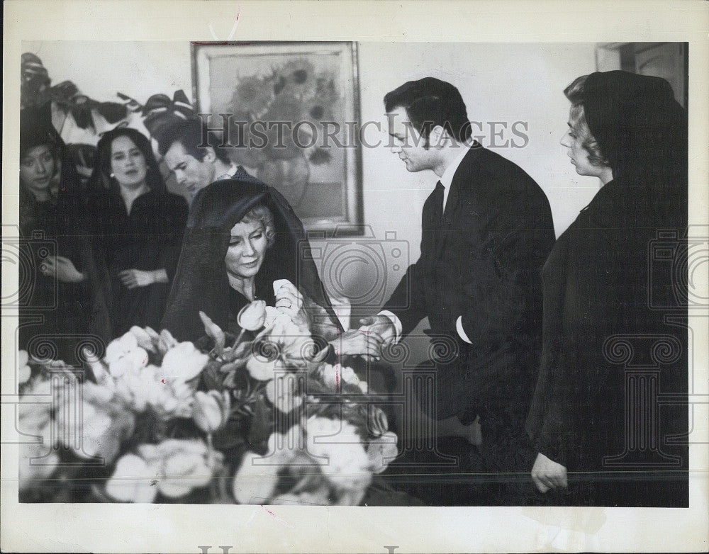 1974 Press Photo Marguerite Cassan in &quot;The Electric Waxer&quot; - Historic Images