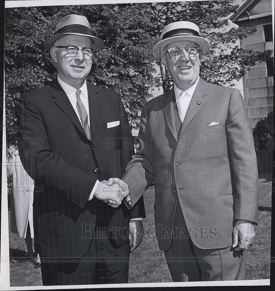 1964 Press Photo Wm J Casey &amp; Salem Sheriff - Historic Images