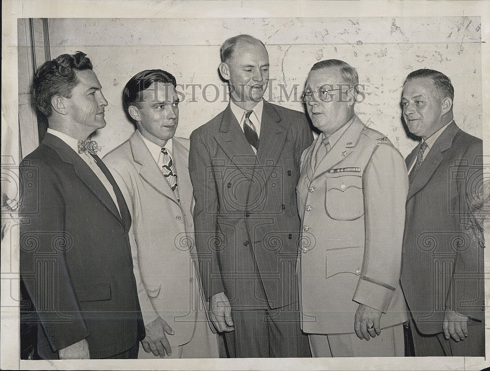 1943 Press Photo J Casey,Capt Bryan,Capt S Golian,Col P Shearman,W McGrath - Historic Images