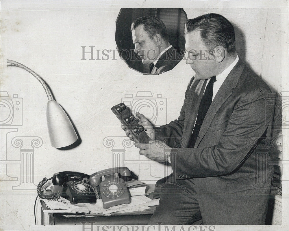 1960 Press Photo G men and confiscated Tally counters - Historic Images