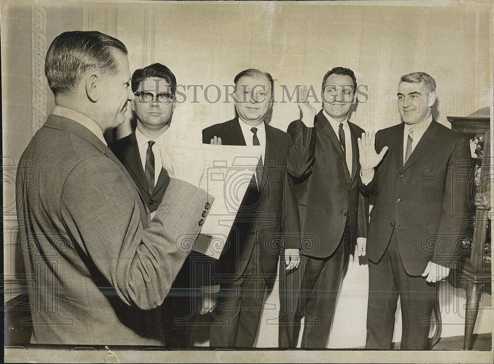 1966 Press Photo Police being sworn in in Boston - Historic Images