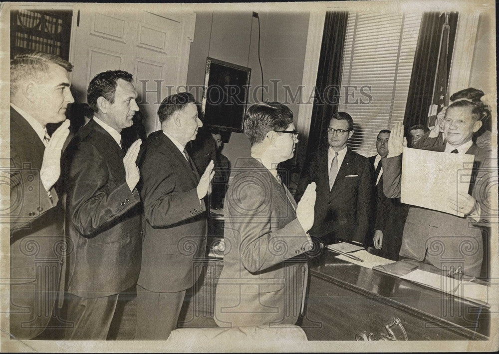 1966 Press Photo Police being sworn in at Boston - Historic Images