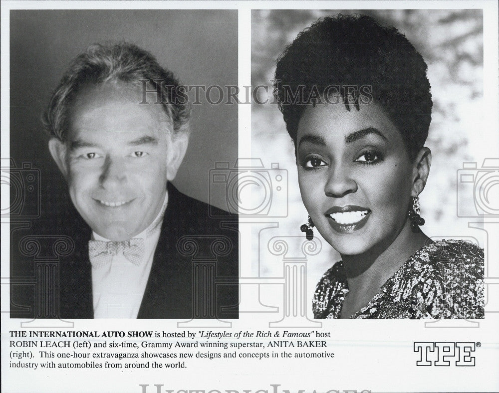 Press Photo Host Robin Leach &amp; singer Anita Baker - Historic Images