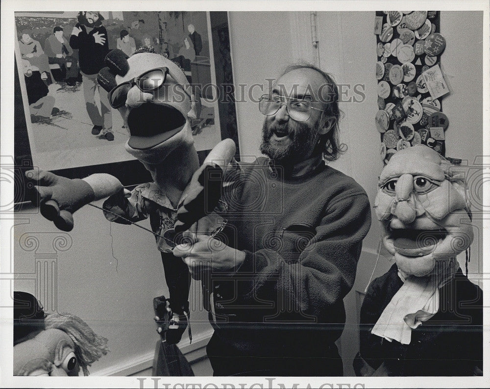 1992 Press Photo Stephan Baird and his puppetts - Historic Images