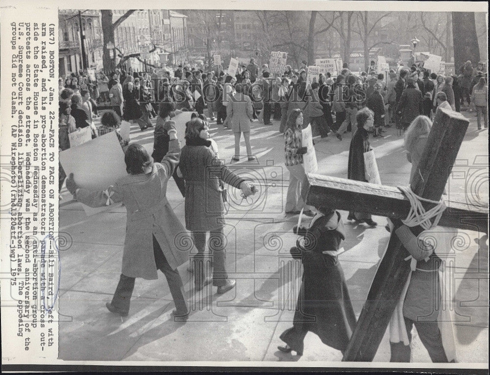 1975 Press Photo Bill Baird &amp; birth control protest - Historic Images