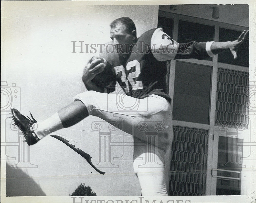 1962 Press Photo Injured Fullback Dominic Arangio - Historic Images