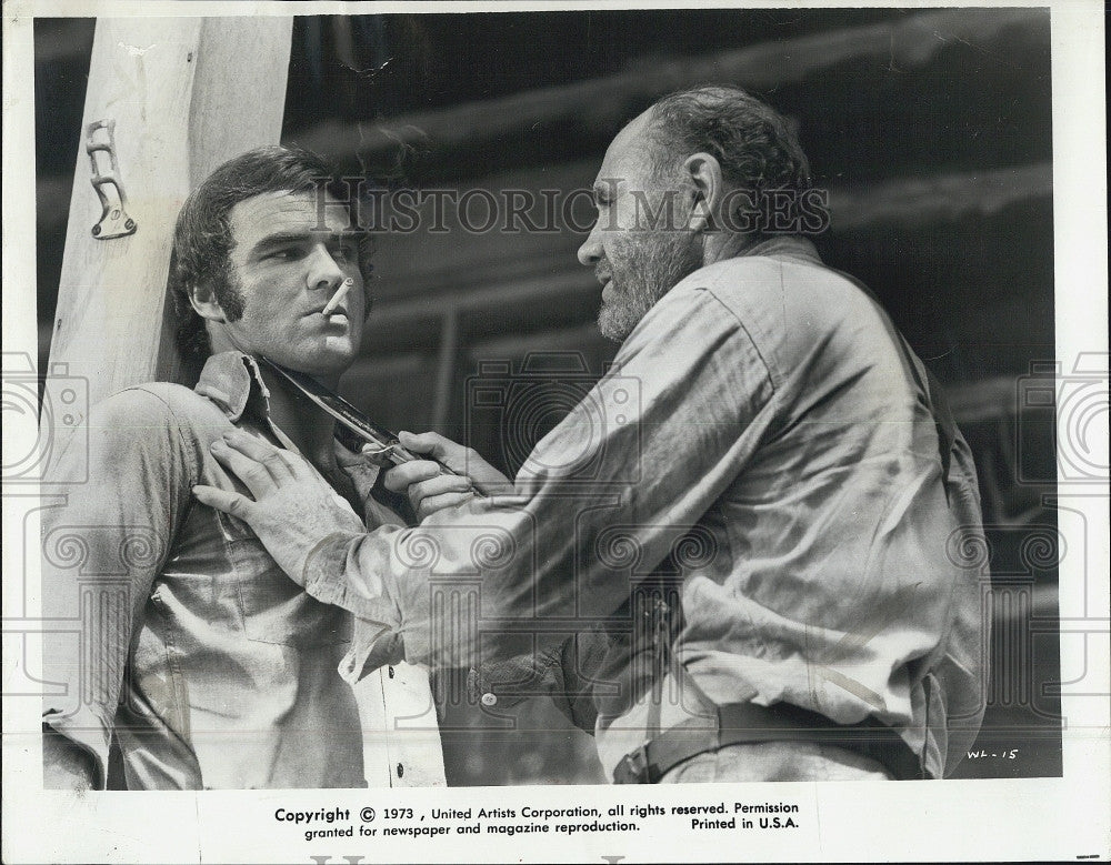 1973 Press Photo RG Armstrong &amp; Burt Reynolds &quot;White Lighting&quot; - Historic Images