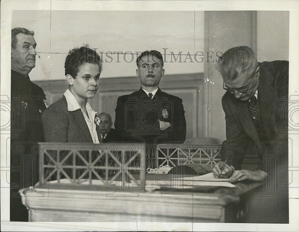 1943 Press Photo Robert Nashak Youth Criminal Accused Of Robbery - Historic Images