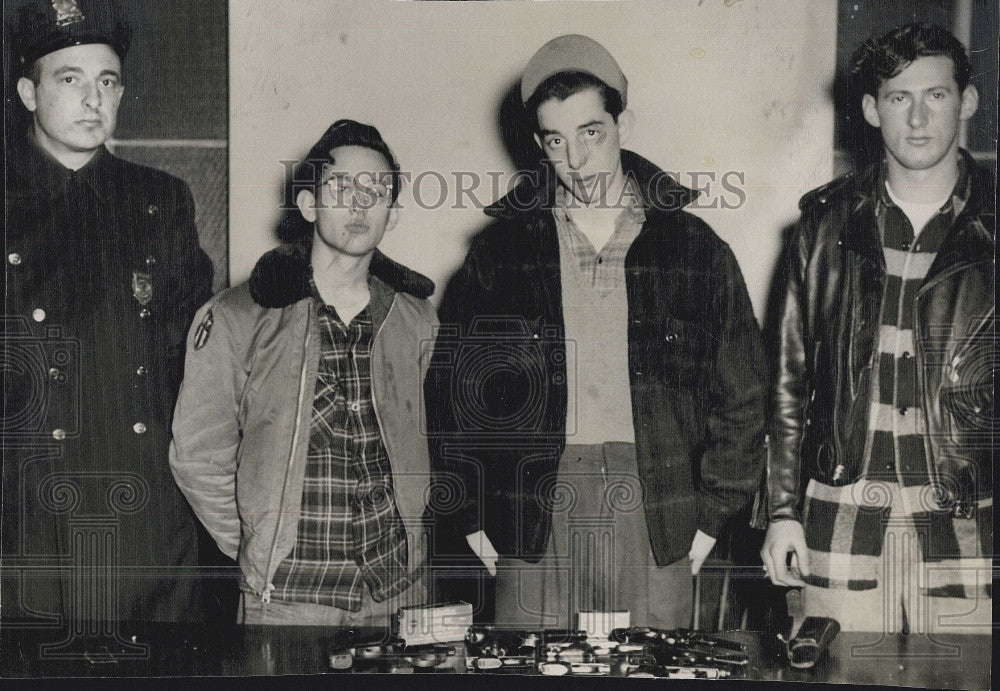 1957 Press Photo Patrolman D. Bontempo, A. Neitlick, two unidentified men - Historic Images