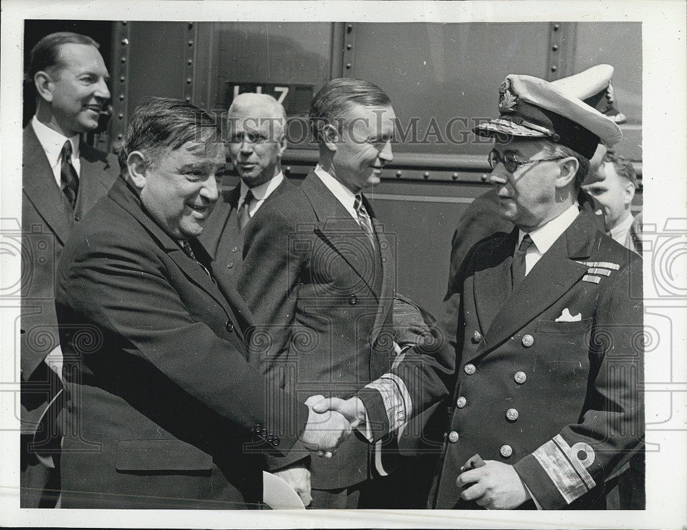 1940 Press Photo Mayor Fiorello H. La Guardia, Rear Adm. Nelles of Canada - Historic Images