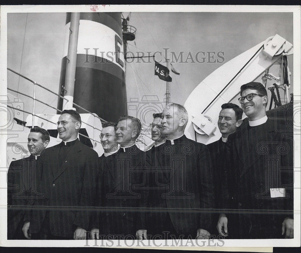 1954 Press Photo New England Jesuit Walter Pelletier Paul Nash Thomas Gibbins - Historic Images