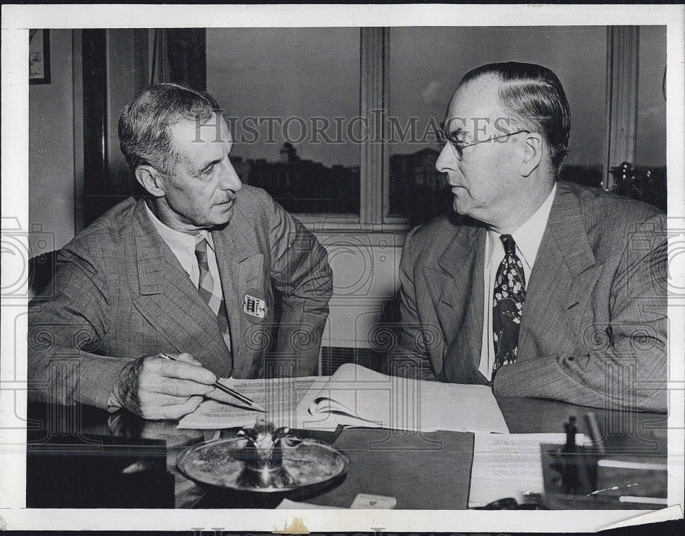 1943 Press Photo Walter M Dear &amp; Donald nelson - Historic Images