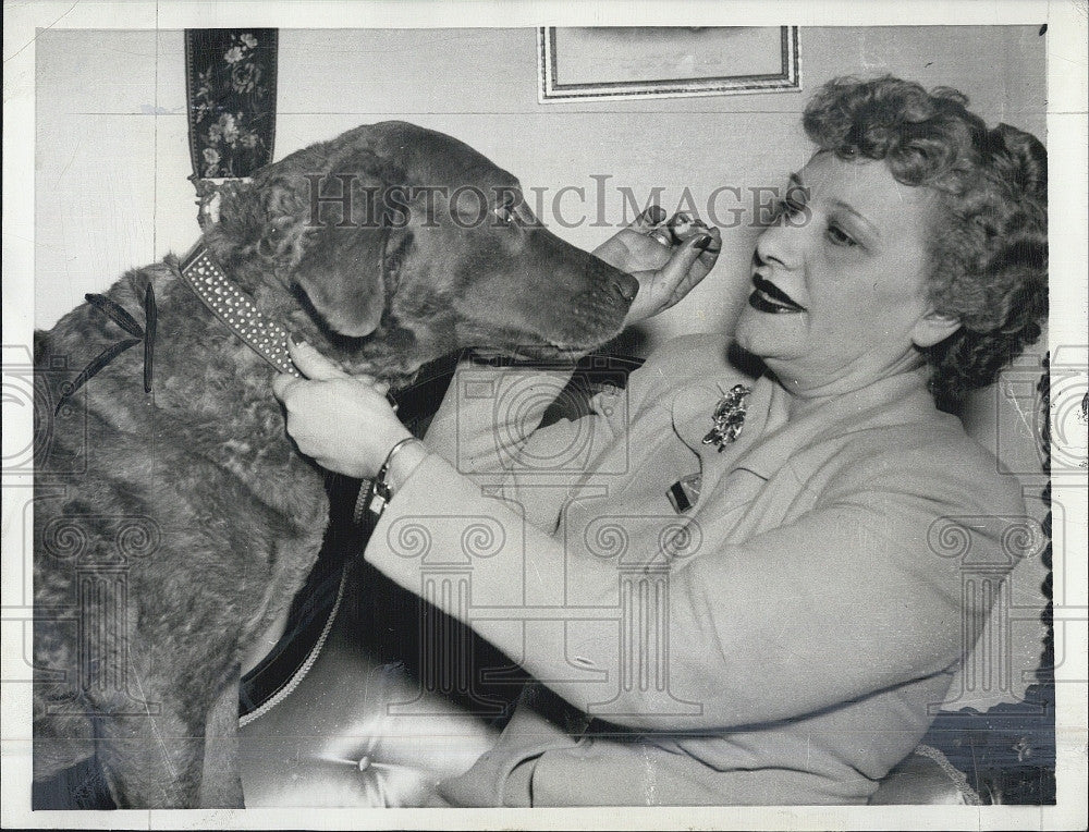 1945 Press Photo Mrs Helen Nelson &amp; her dog - Historic Images