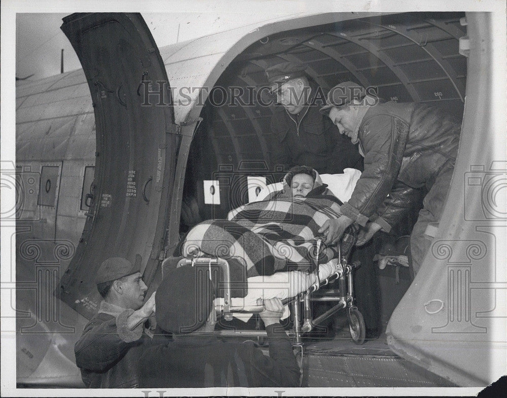 1947 Press Photo Mrs Charles Nelson on National Guard Emergency Flight - Historic Images