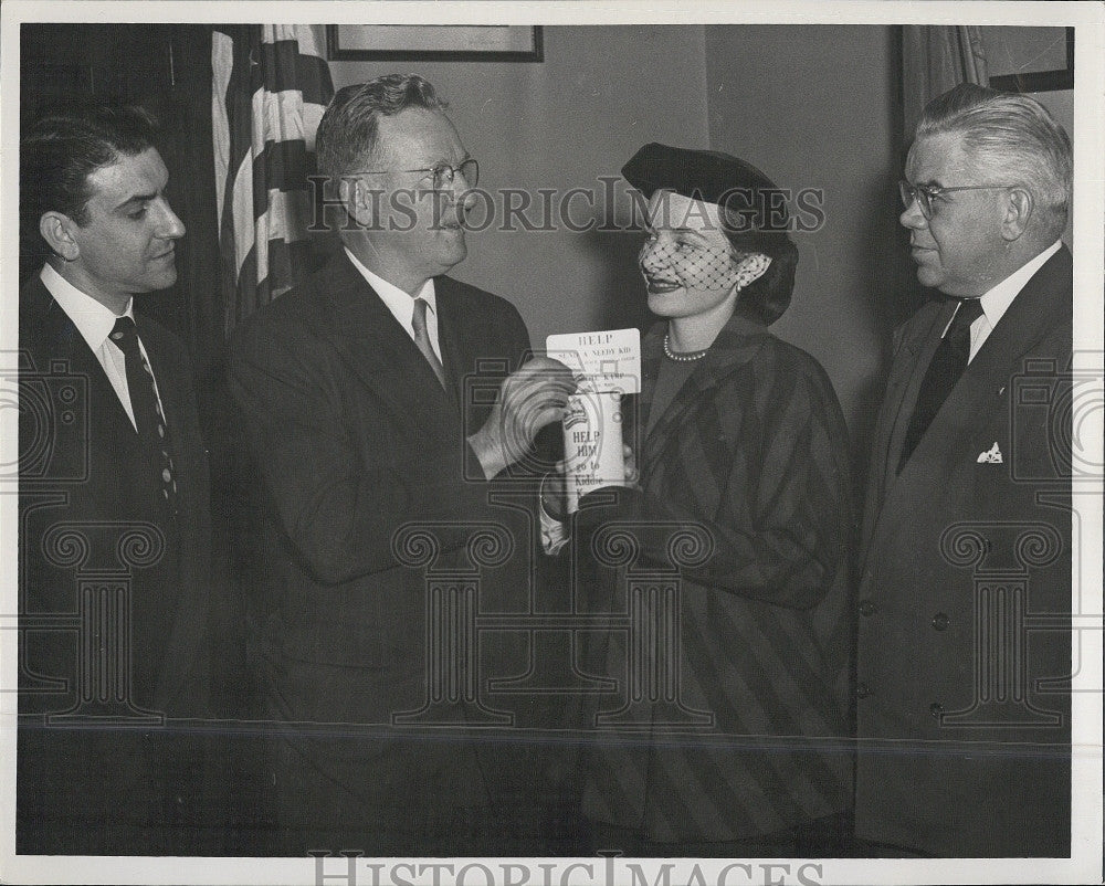 1951 Press Photo Atty J Cohen,Mayor J Hynes,Mrs S Casden &amp; Judje JJ Connolly - Historic Images