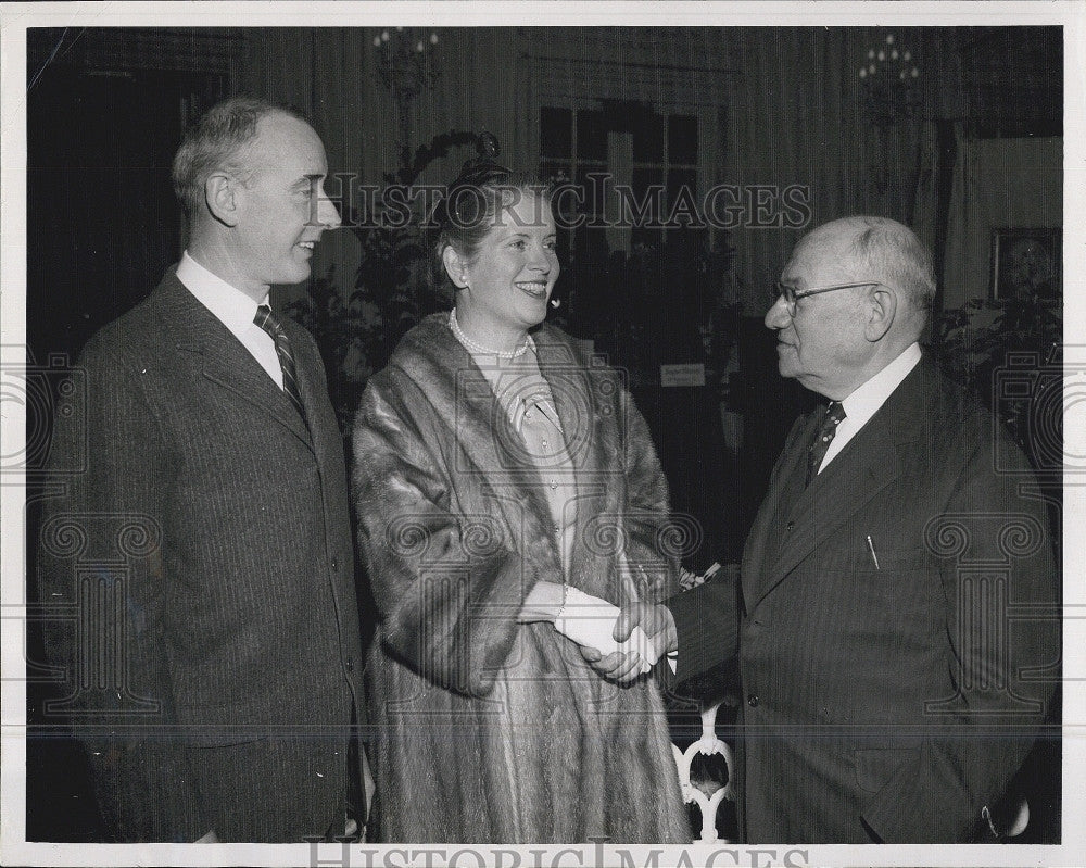 1957 Press Photo Herbert Coe, Mrs. Foster Fuccolo, Isriel Sacks - Historic Images