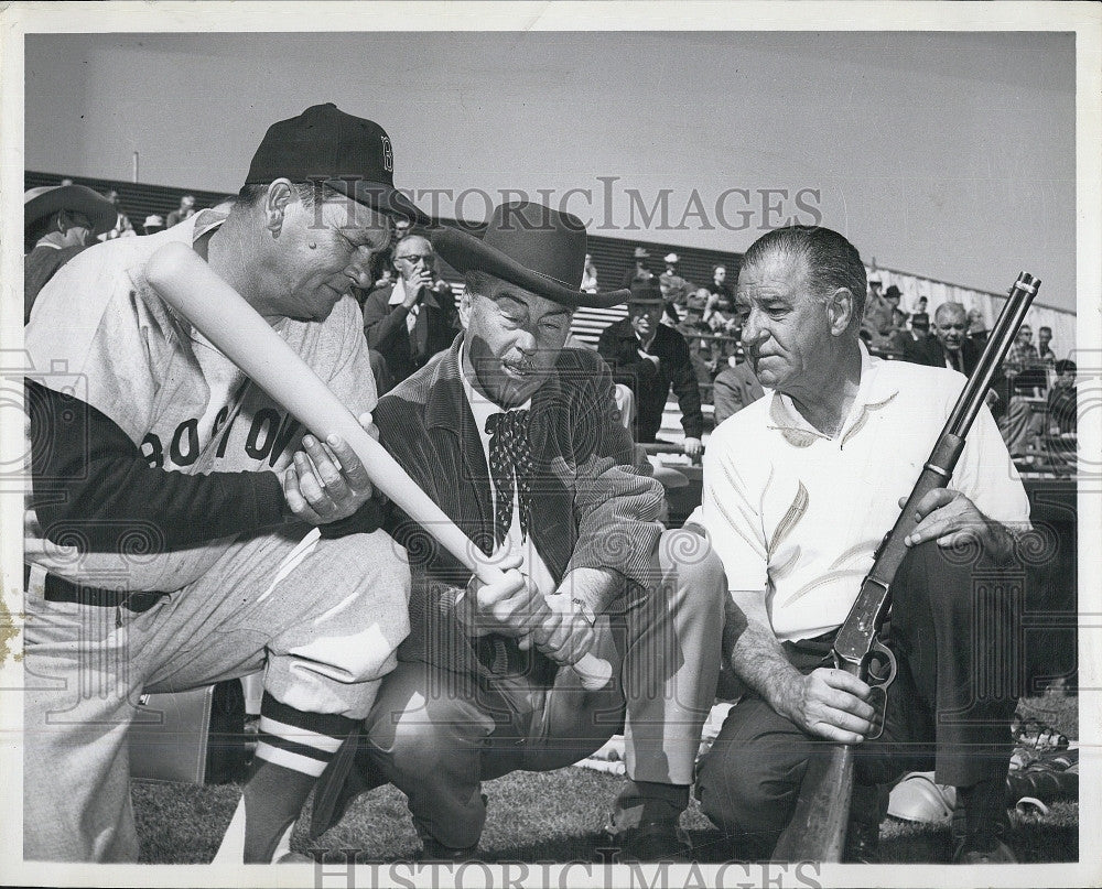 1959 Press Photo Judge Frank Coffin Holds Baseball Bat - Historic Images