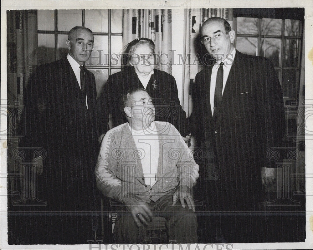 1960 Press Photo Story Teller Myron Cohen, Cy Rosenthal, Pearl Landers - Historic Images