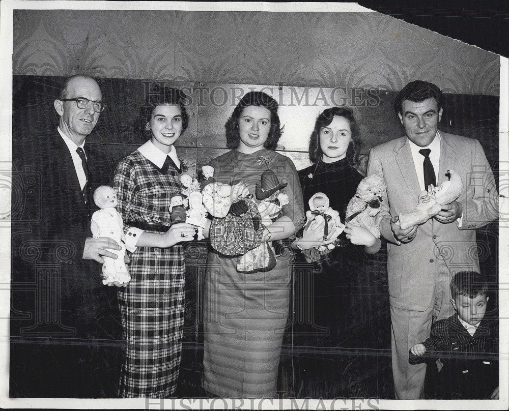 1958 Press Photo Girls from St. Clements High Schools Give Dolls to Elk&#39;s Youth - Historic Images