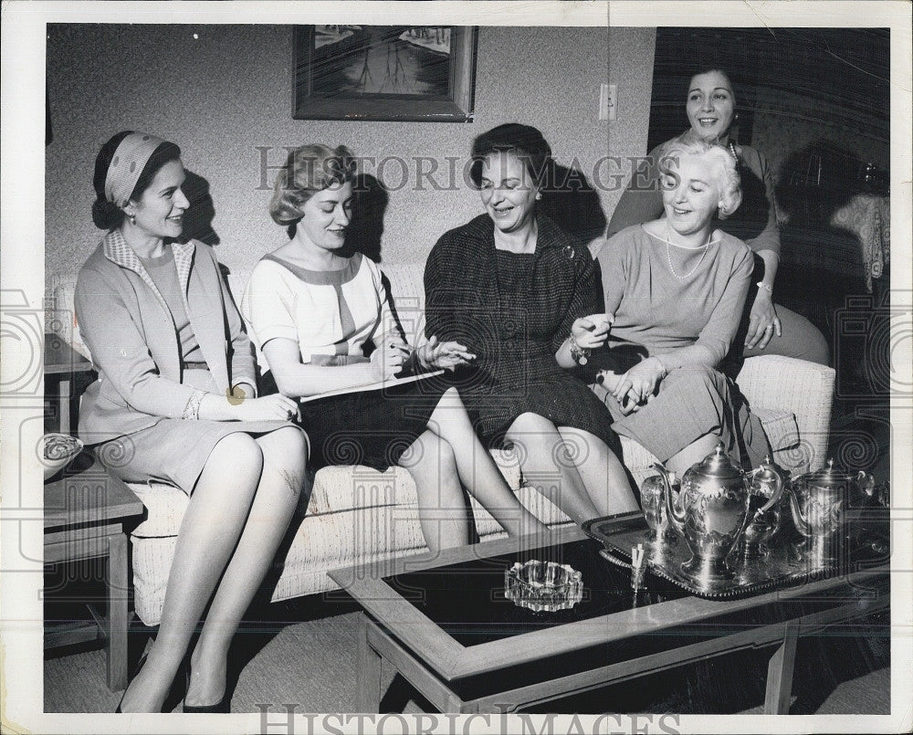 1962 Press Photo Mrs. L. Loumas, Mrs. C. Collatos, Mrs. A. Bassett - Historic Images