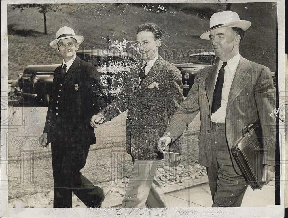 1947 Press Photo Walter Steel,atty Walter McDonald &amp; deputy LS Spring - Historic Images