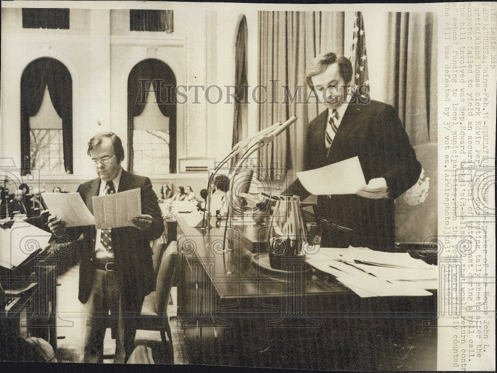 1976 Press Photo House Speaker John Martin Looks Over Voting Tally Sheets - Historic Images