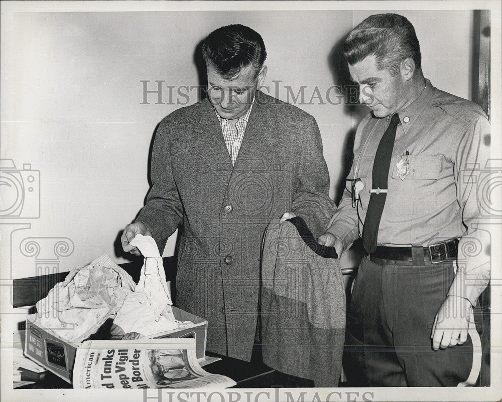 1961 Press Photo Det Joseph Ryan Francis O&#39;Neil Concord Barracks - Historic Images