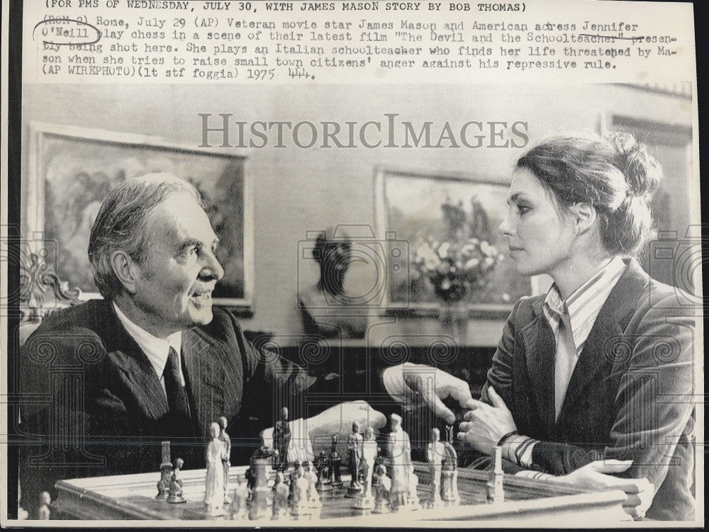 1975 Press Photo James Mason &amp; Jennifer O&#39;Neal In The Devil &amp; The Schoolteacher - Historic Images