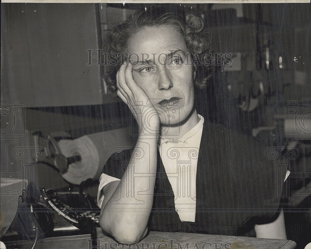 1958 Press Photo Mrs grethe Steen of Somerville, theft victim - Historic Images