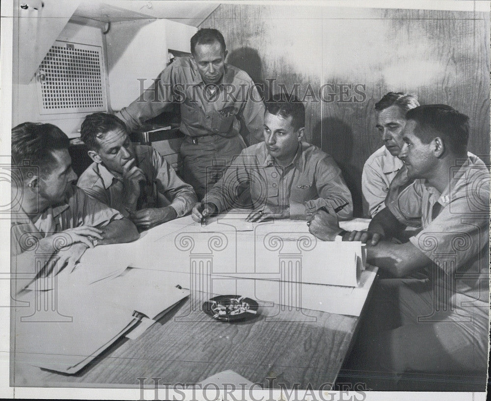 1960 Press Photo Cmdr George P Steele Aboard Nuclear-Powered Submarine Seadragon - Historic Images