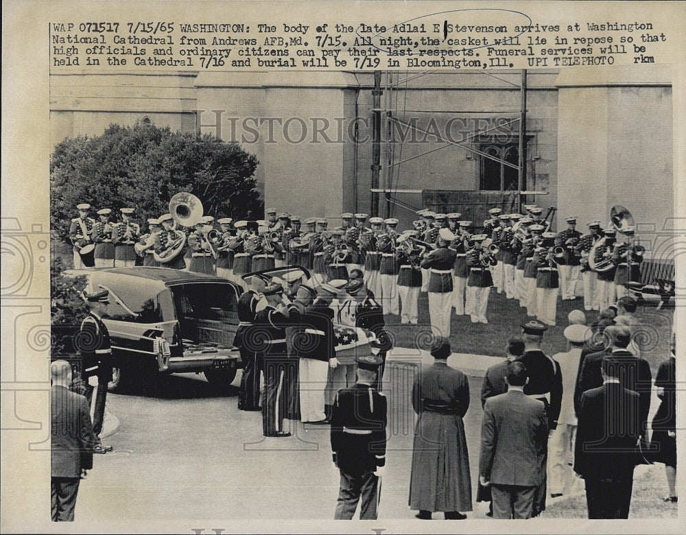 1965 Press Photo Casket Body Arrival Ambassador Adlai Stevenson Washington - Historic Images