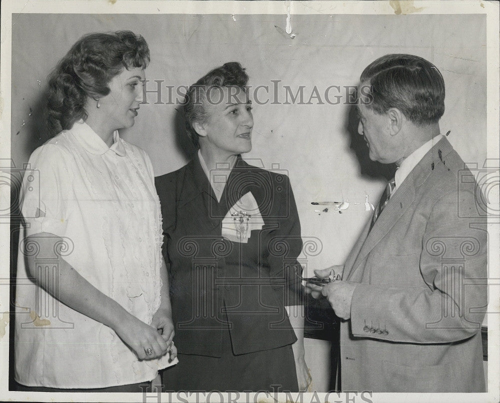 1956 Press Photo Attorney Joseph Lipsitt, Elizabeth DiStefano - Historic Images