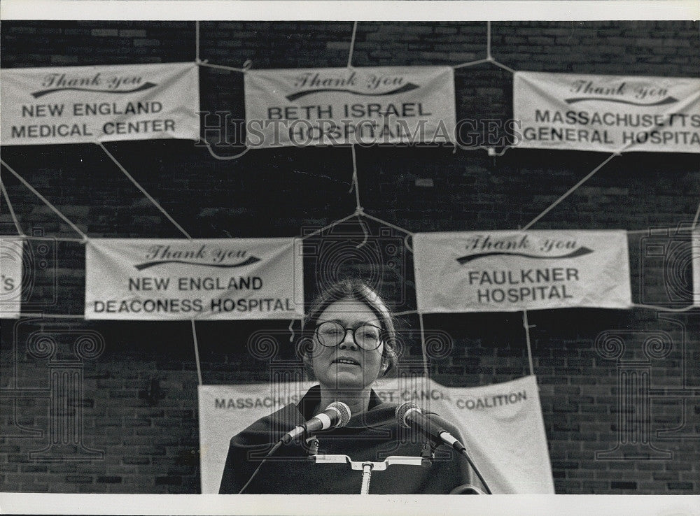 1992 Press Photo Gloria Steinem City Hall Plaza Boston Activist - Historic Images