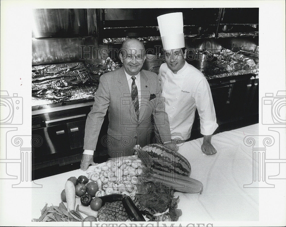 1987 Press Photo Chef Norman Wade Westin Hotel Bernard Scherbaun Director - Historic Images