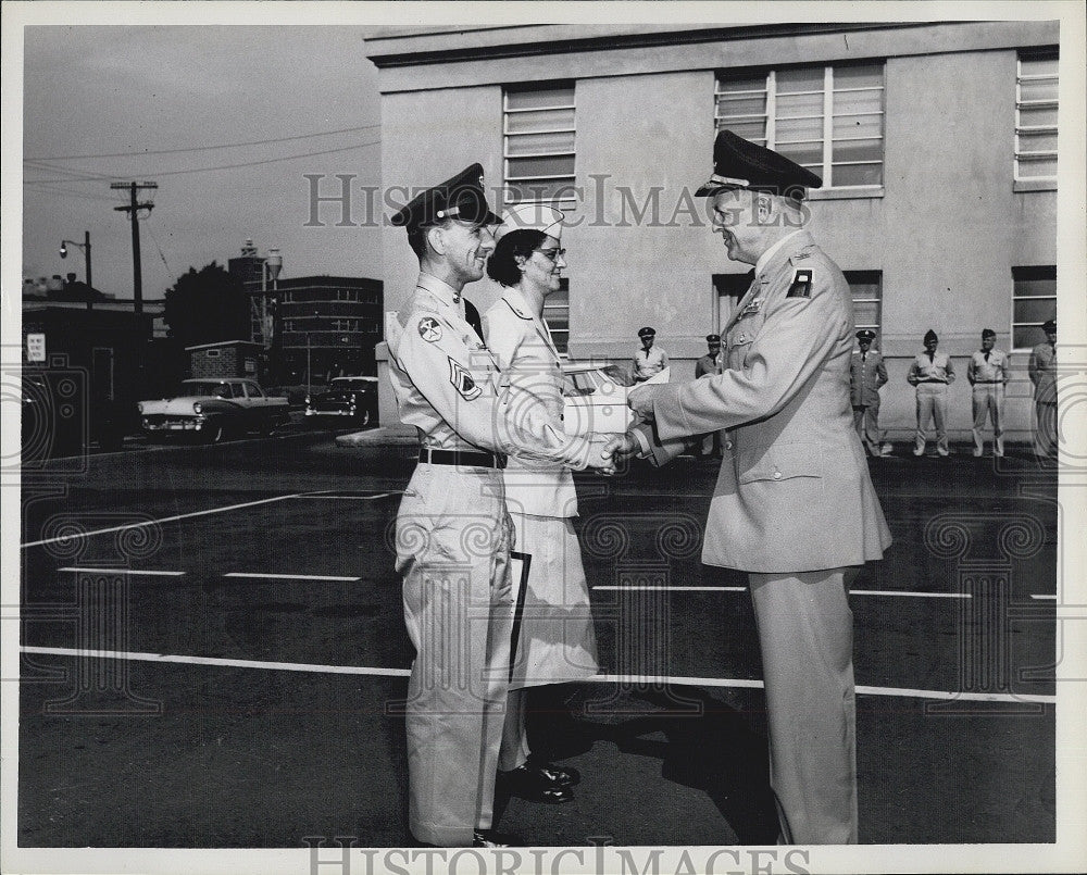 1959 Press Photo SFC Jerome Colline Is Outstanding Soldier Of The Quarter - Historic Images