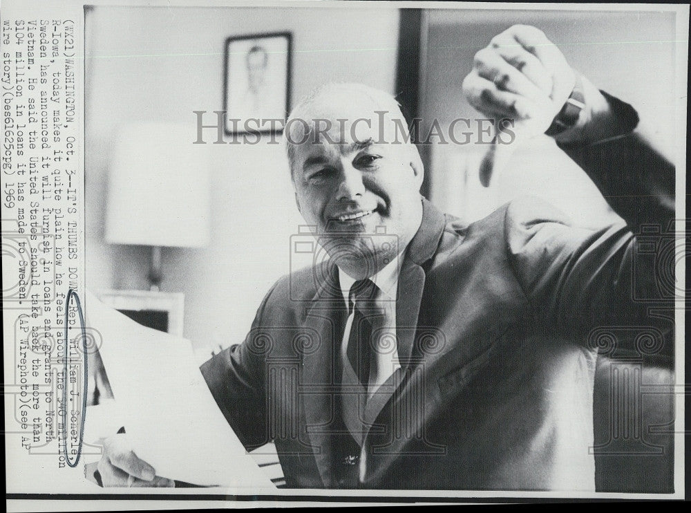 1969 Press Photo Representative William Scherle Iowa with Thumbs Down - Historic Images