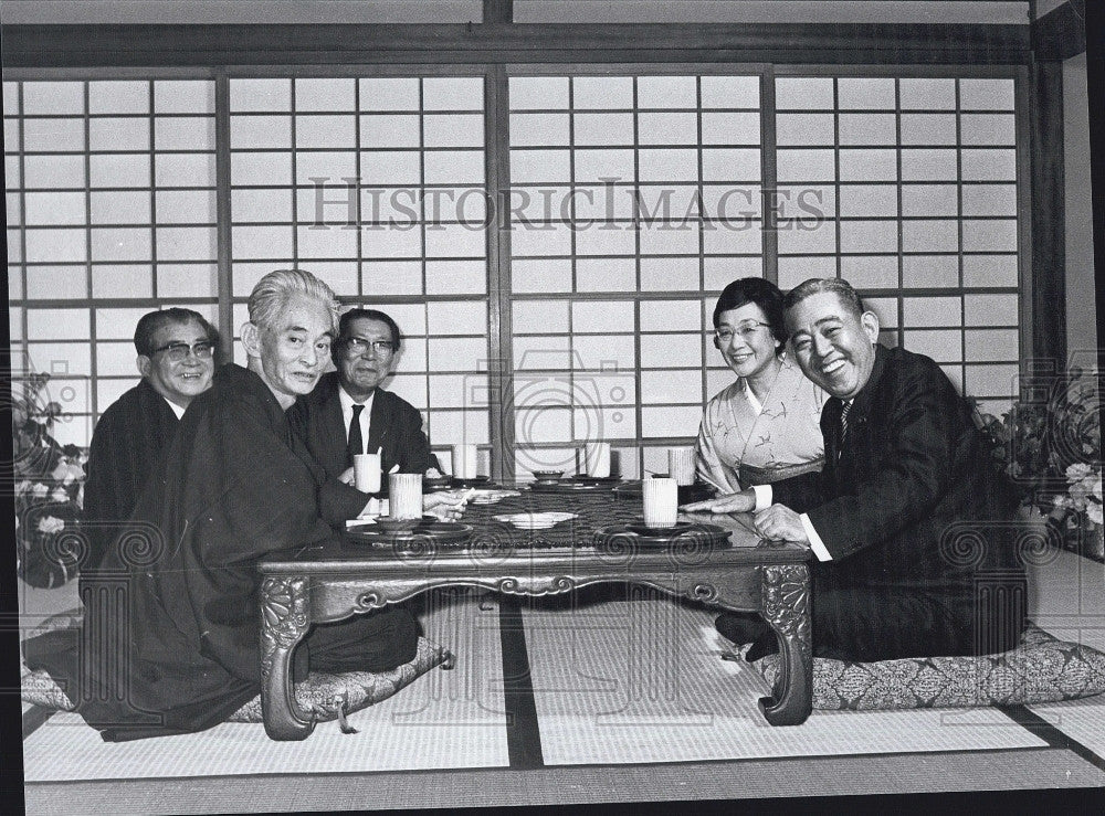 1969 Press Photo Japanese Prime Minister Eisaku Sat?, Yasunari Kawabata - Historic Images