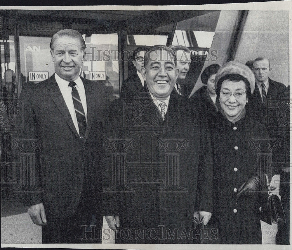 1969 Press Photo Japanese Prime Minister Eisaku Sat?, Wife and Emil Mosbacher Jr - Historic Images