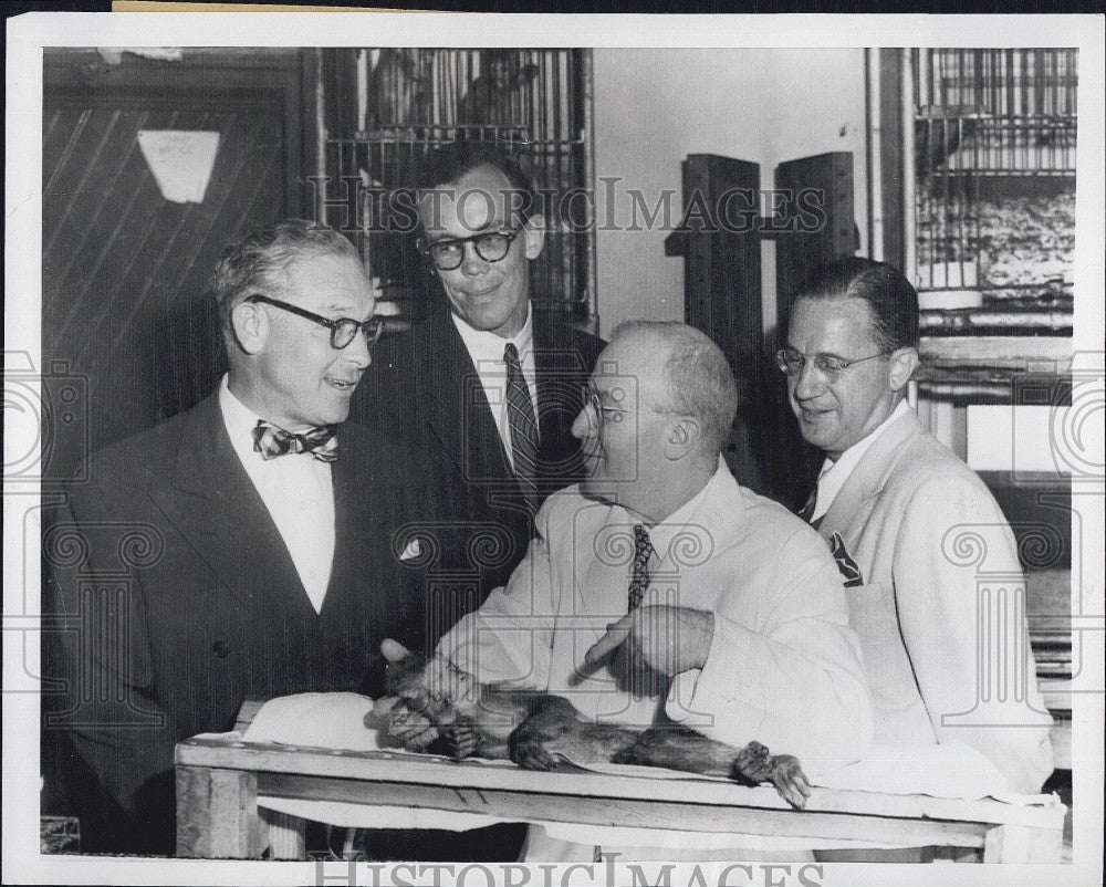 1951 Press Photo Dr James O Brown Victor Satinsky Mount Sinai Hospital - Historic Images