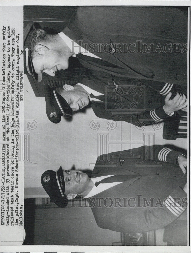 1959 Press Photo Crew of TWX Super G Constellation Plane After Crash Landing - Historic Images