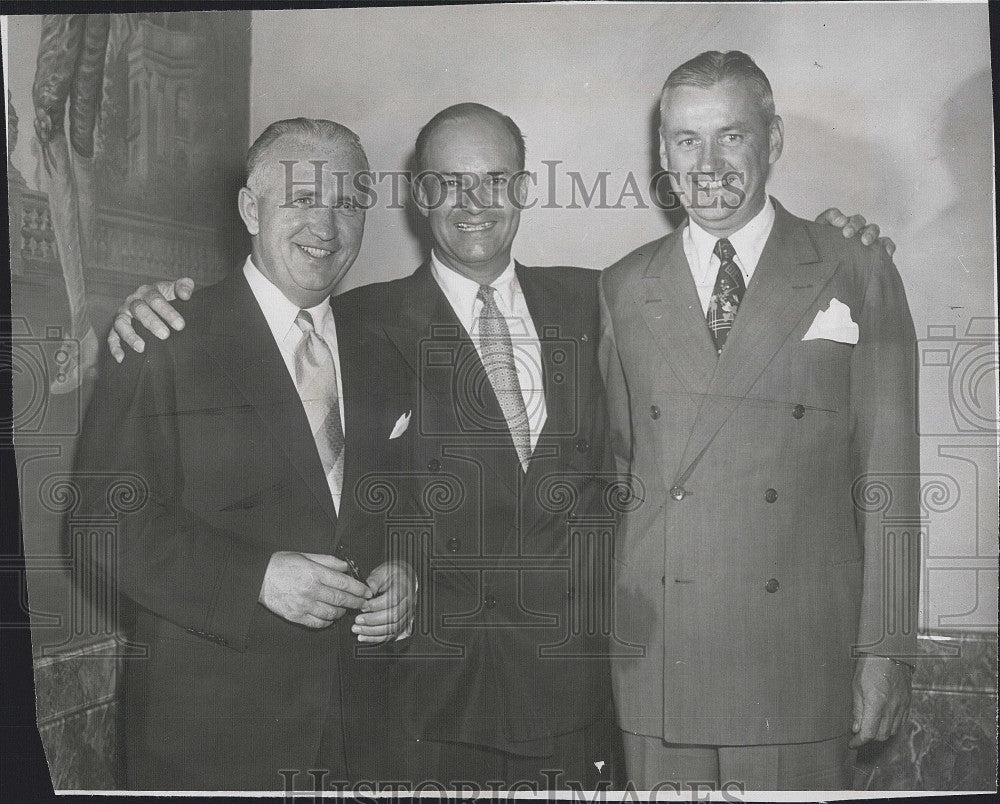 1952 Press Photo R.J. Schaefer, Edward Barry, John Costello, F.M. Brewing Co. - Historic Images